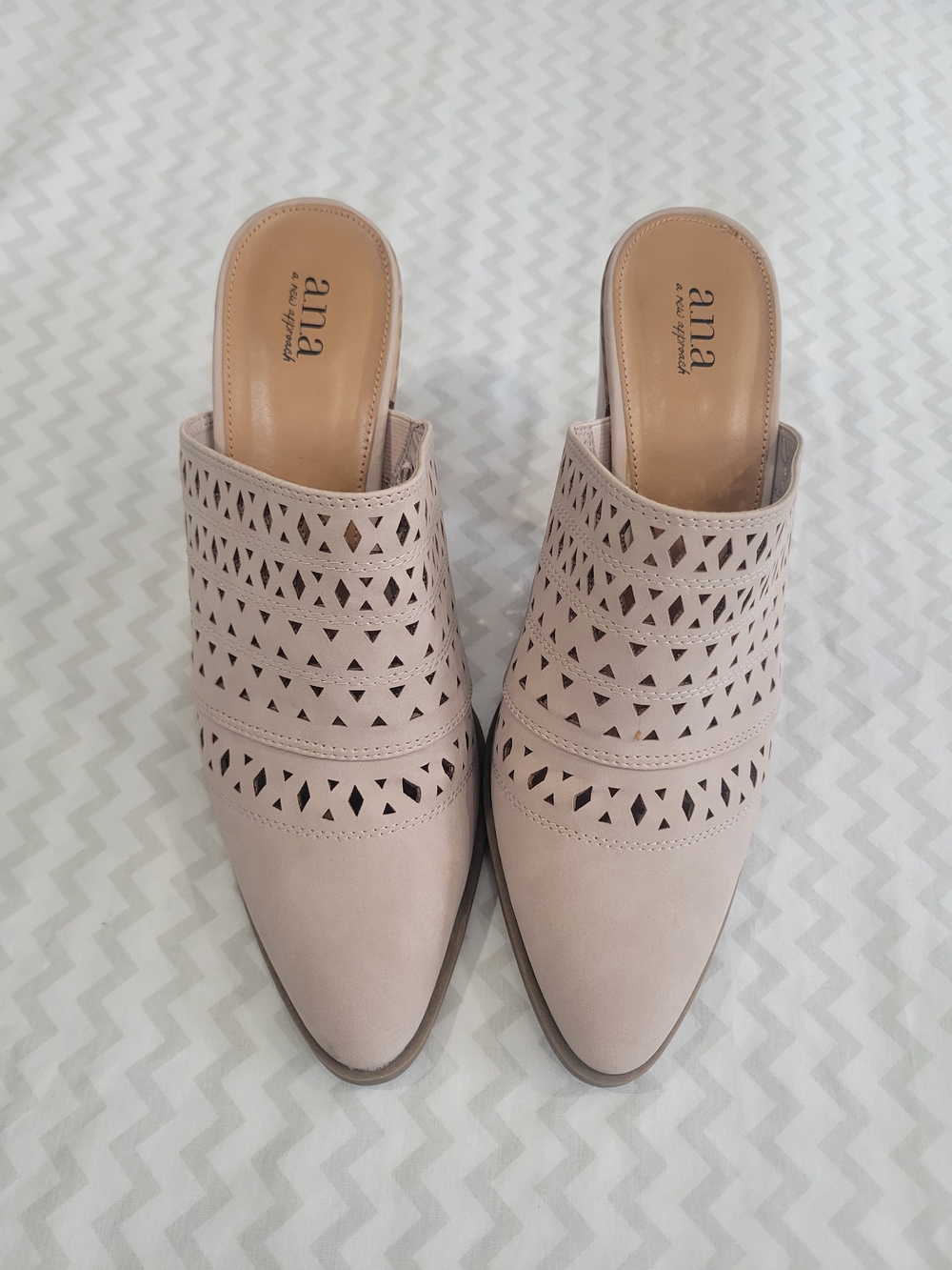 a.n.a Pale Blush Slip-On Mule Size 10M Vented Pointed Toeblock Heel